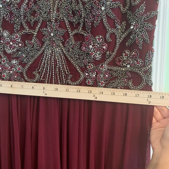 Beautiful fancy gown perfect for weddings - Picture 3 of 3